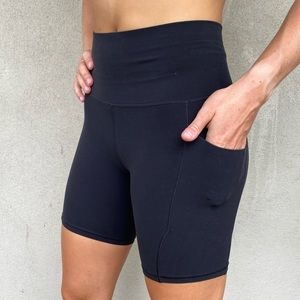 Athleta Salutation Stash Pocket Bike Shorts 7”